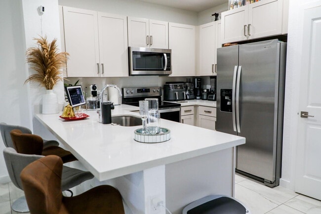 Building Photo - 148 SE 5th Ct