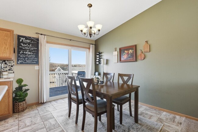 Building Photo - 4517 Three Rivers Dr