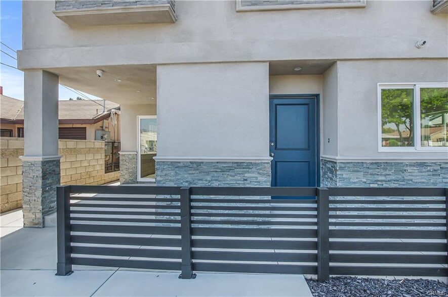 Building Photo - 3920 W 108th St