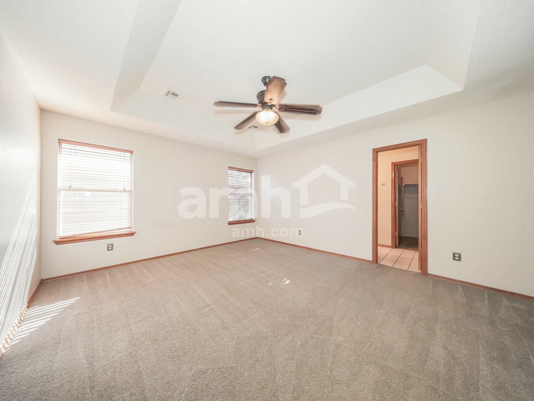 Building Photo - 17313 Valley Crst