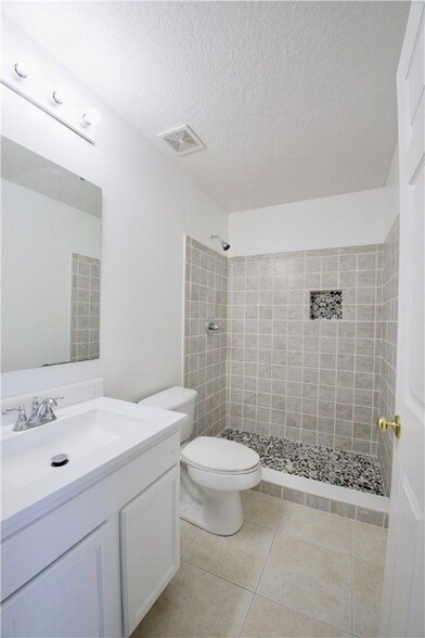 Building Photo - 203 Stony Point Dr