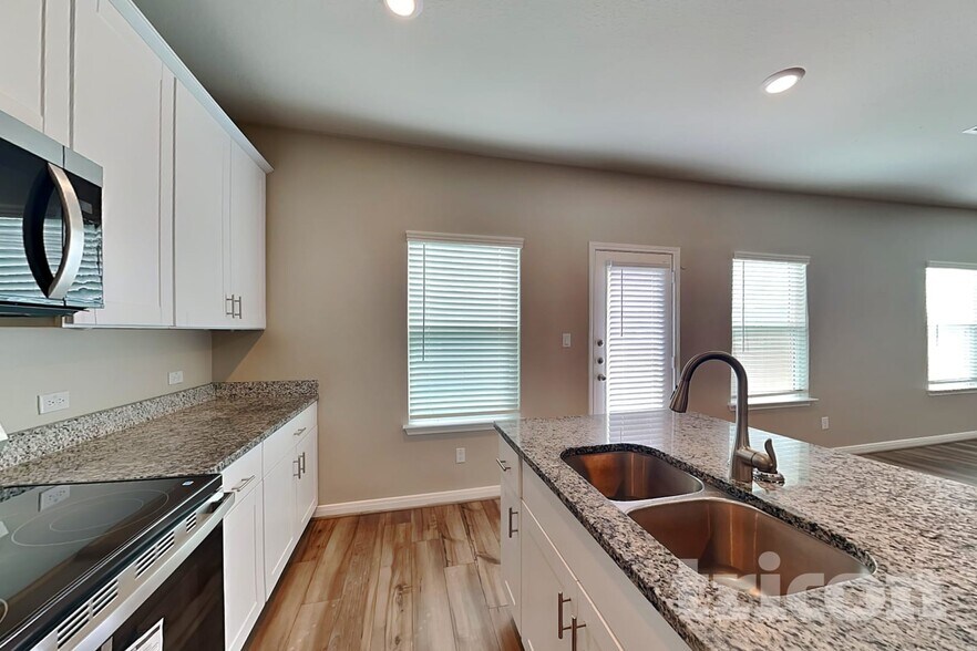 Building Photo - 5802 Nyla Wy