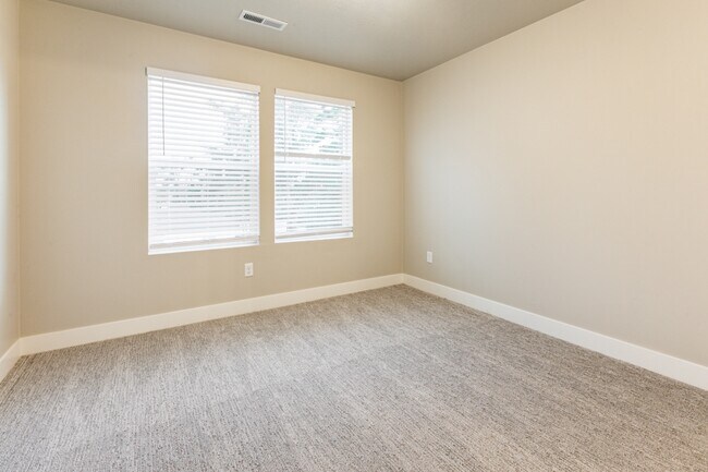 Building Photo - 6871 S 190 E