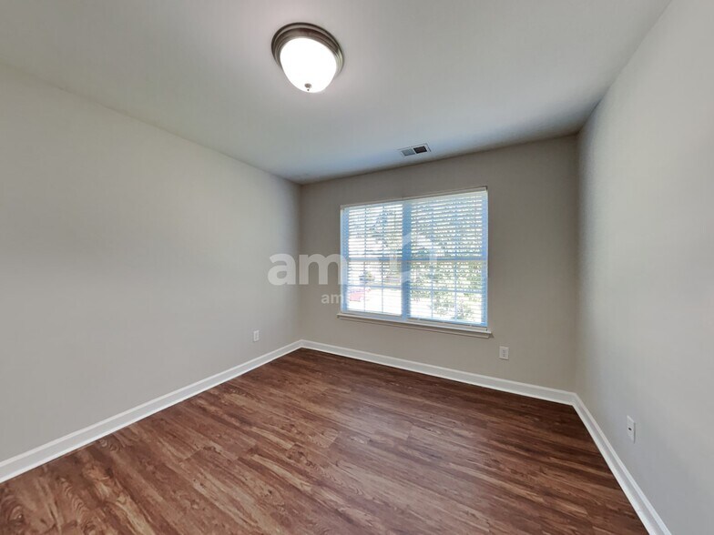 Building Photo - 111 Hawleyville Ln