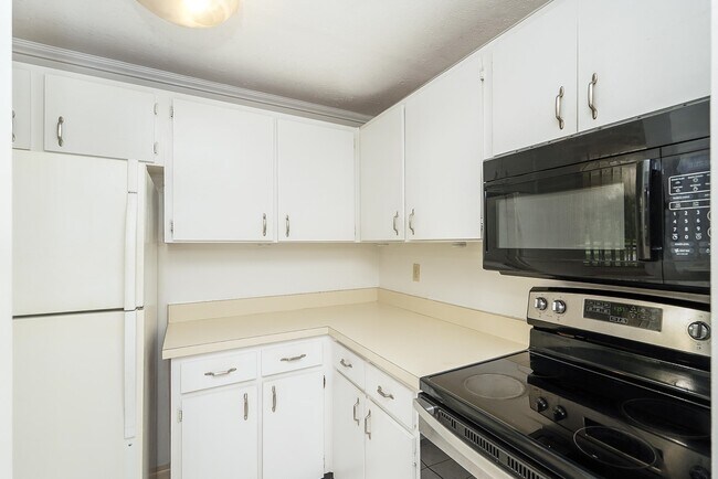 Building Photo - 10 Cristina Ct