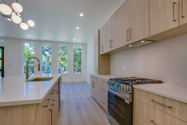 Building Photo - 424 N Denver St