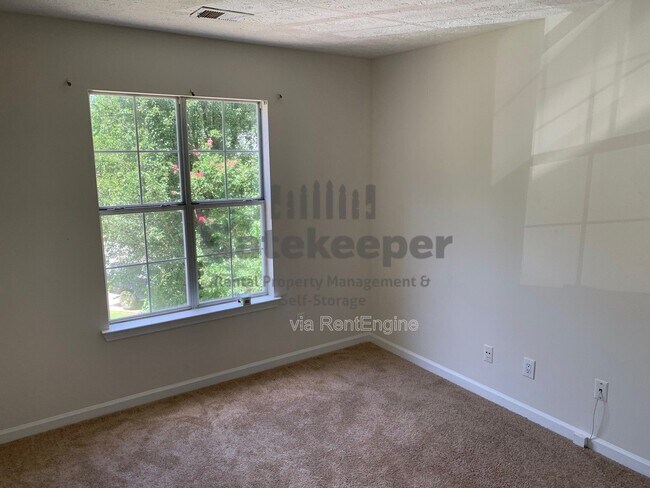 Building Photo - 688 River Mist Dr