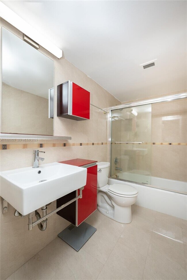 Building Photo - 2030 S Ocean Dr