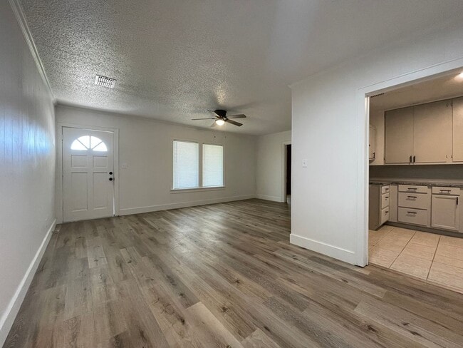 Building Photo - Renovated Charm Meets Modern Comfort – 3-B...