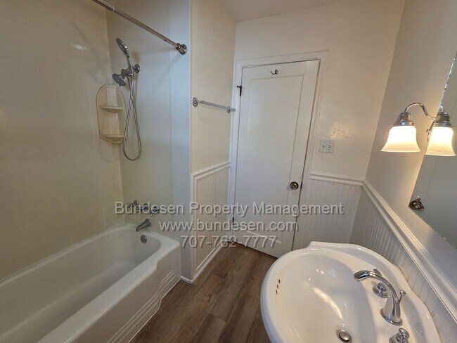 Building Photo - Charming home near Montgomery Village~  2bd/1ba, plus large bonus room~ 1397 sq ft home