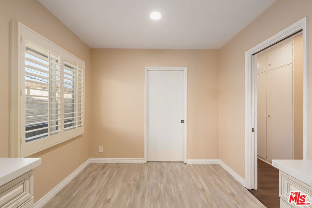 Building Photo - 5025 W 58th Pl
