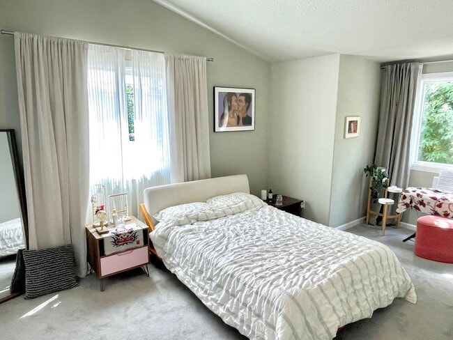 Building Photo - Boise Neighborhood 2-Story with Hardwood F...