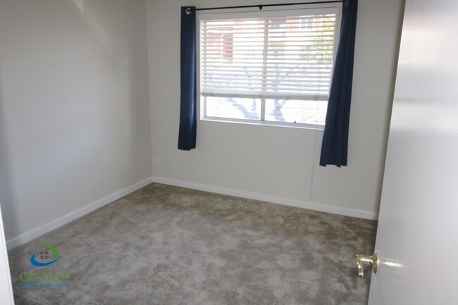 Building Photo - $2795 - 2 Bedroom, 2 Bath Condo w/ AC in G...