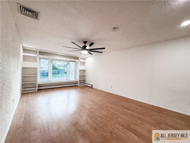 Building Photo - 742 Grove Ave