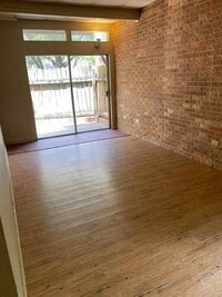 Building Photo - 1016 Bois D'Arc St