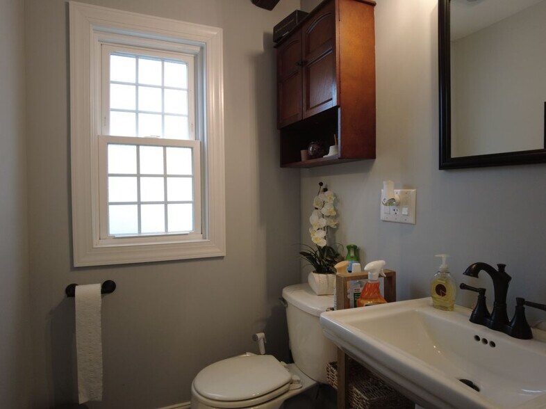 Building Photo - 80 Mauran St