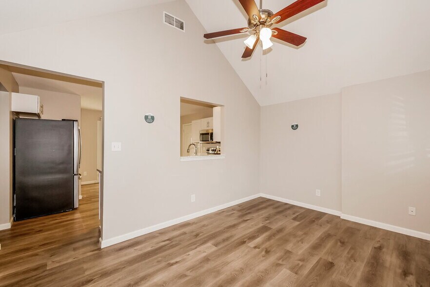 Building Photo - 450 Southgate Dr