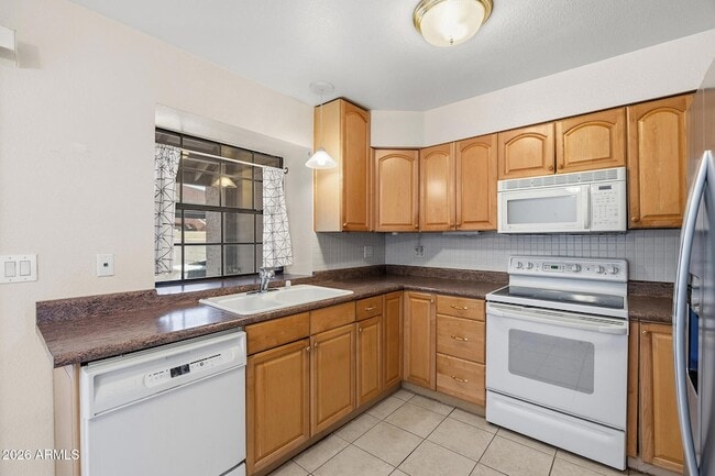 Building Photo - 5704 E Aire Libre Ave
