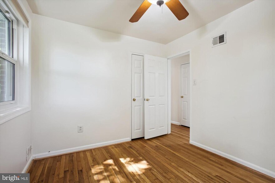 Building Photo - 127 Dale St