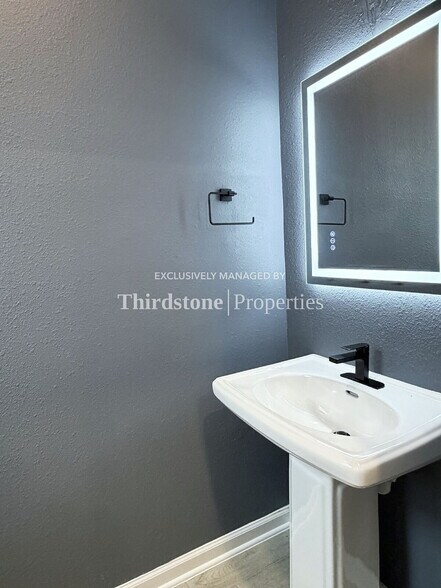 Building Photo - 1090 Farwell St