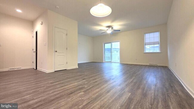 Building Photo - 115 Lexington Pl