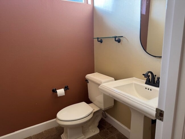 Building Photo - Broken Top Gated Community