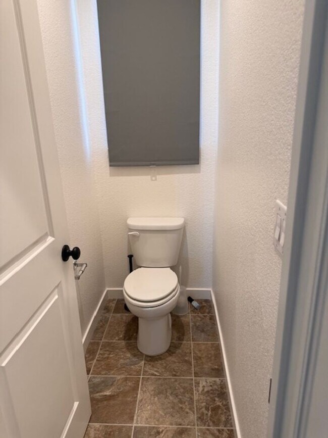 Building Photo - Home located in desirable Entrada Community!