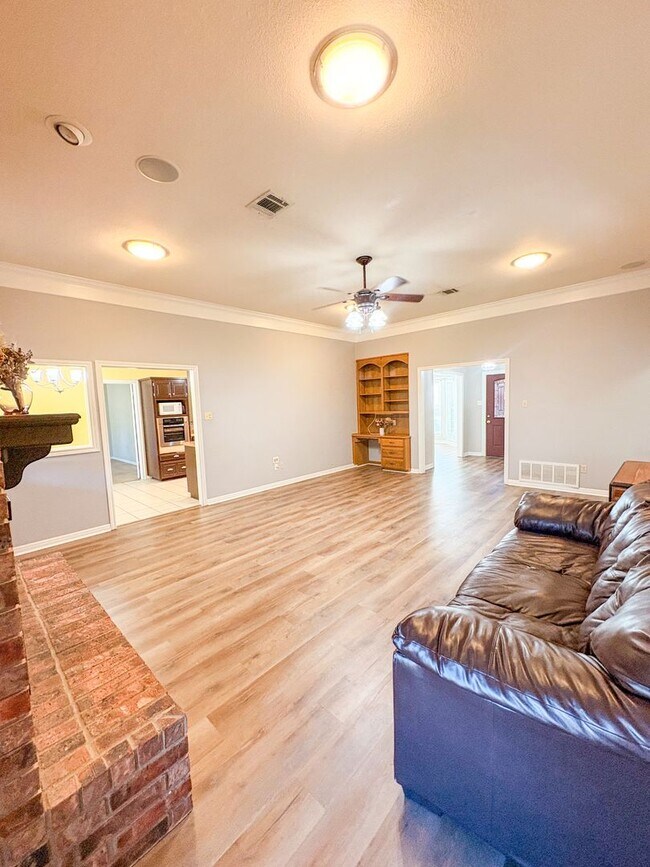 Building Photo - 1221 Walden St