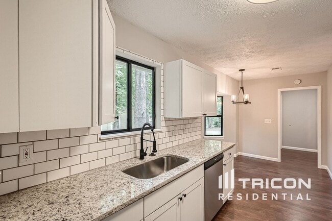 Building Photo - 2 Ironwood Ct