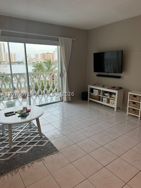 Building Photo - 450 Golden Isles Dr