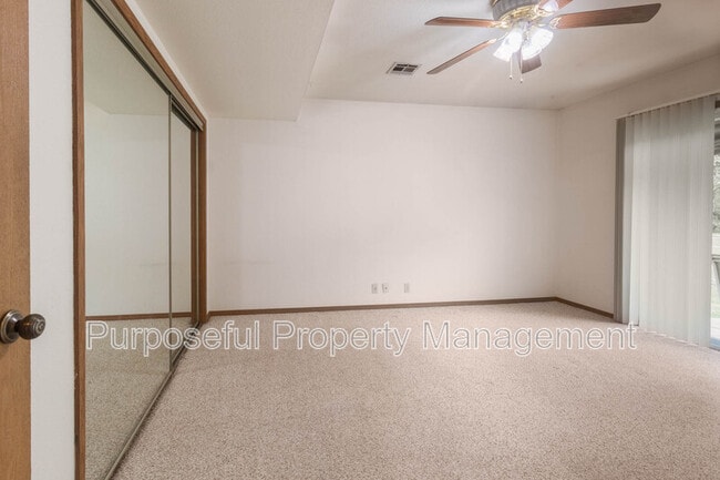 Building Photo - 216 N Fretz Ave