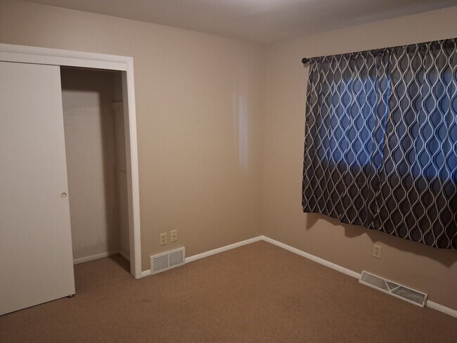 Building Photo - 210 Elm St