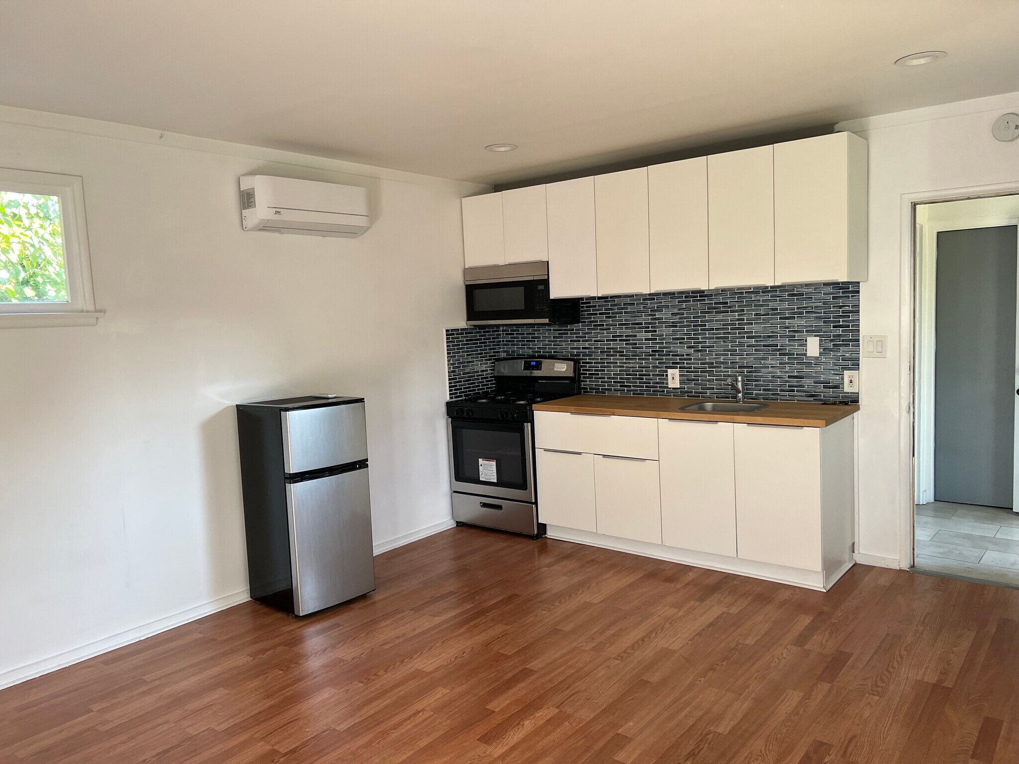 Building Photo - 14039 Gilmore St