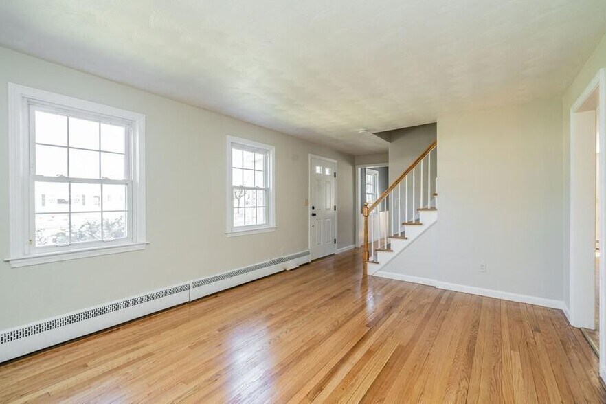 Building Photo - 119 Florida Dr