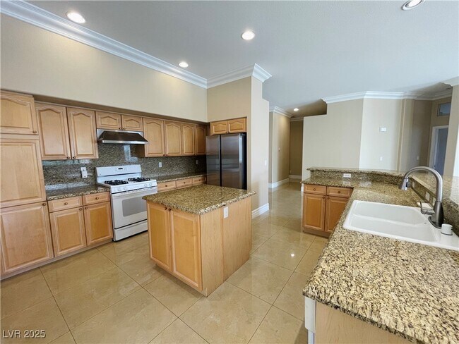 Building Photo - 231 Cliff Valley Dr