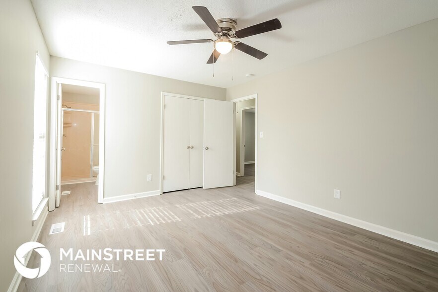 Building Photo - 1003 Oak Blvd