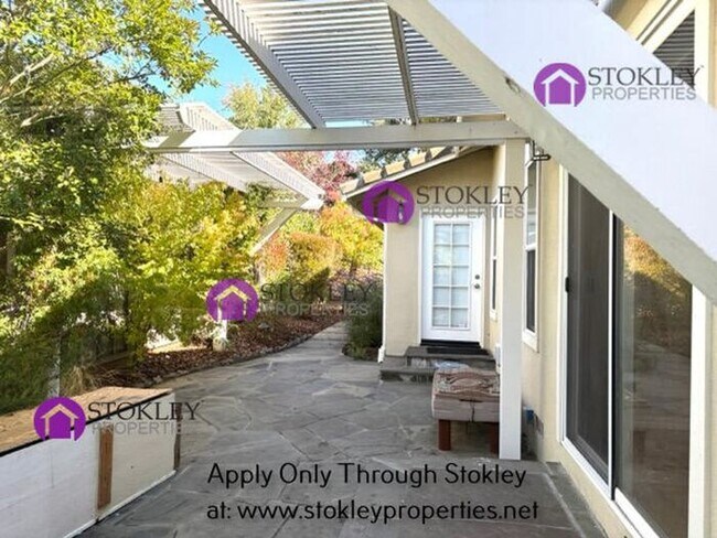 Building Photo - 231 Ivy Dr