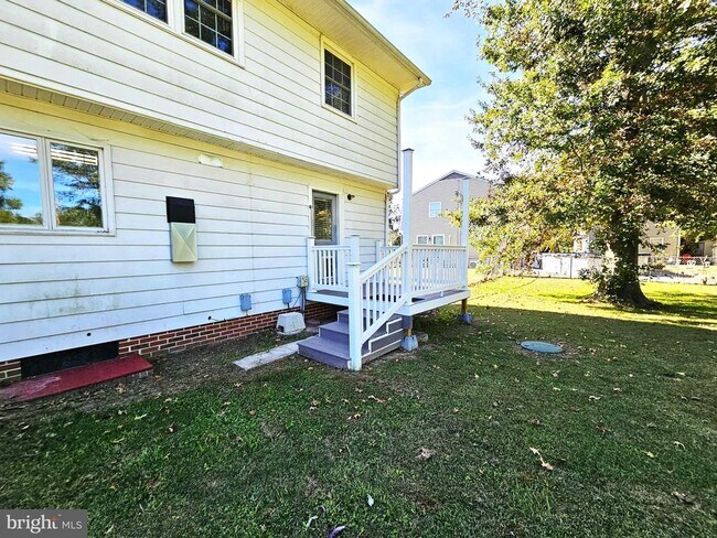 Building Photo - 8681 Mar Lynn Dr
