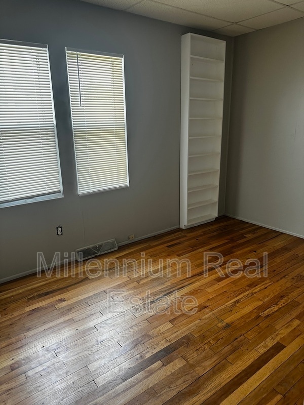 Building Photo - 670 E Mansfield Ave