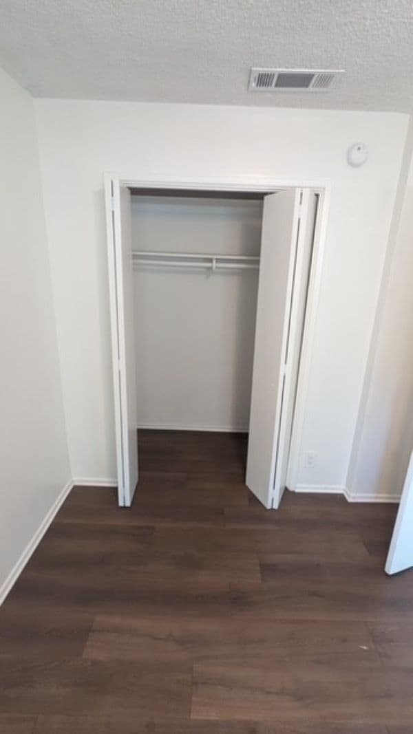 Building Photo - 10420 Commerce Ave