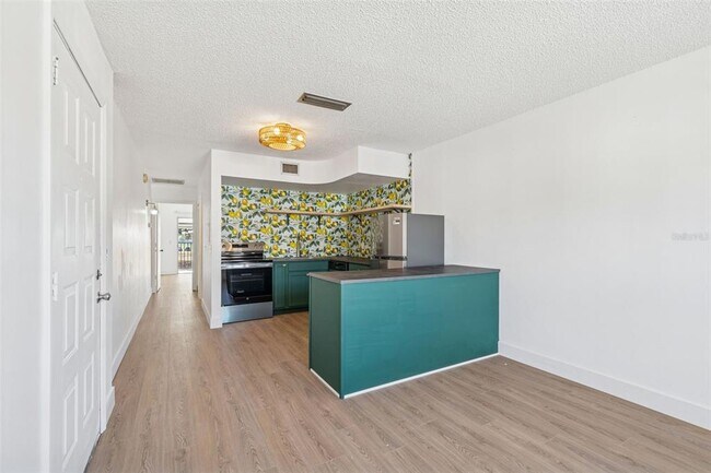 Building Photo - 4511 S Oak Dr