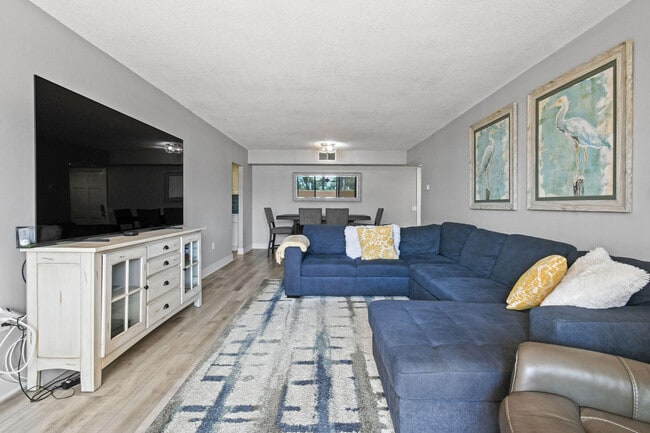 Building Photo - 225 S Beach Rd