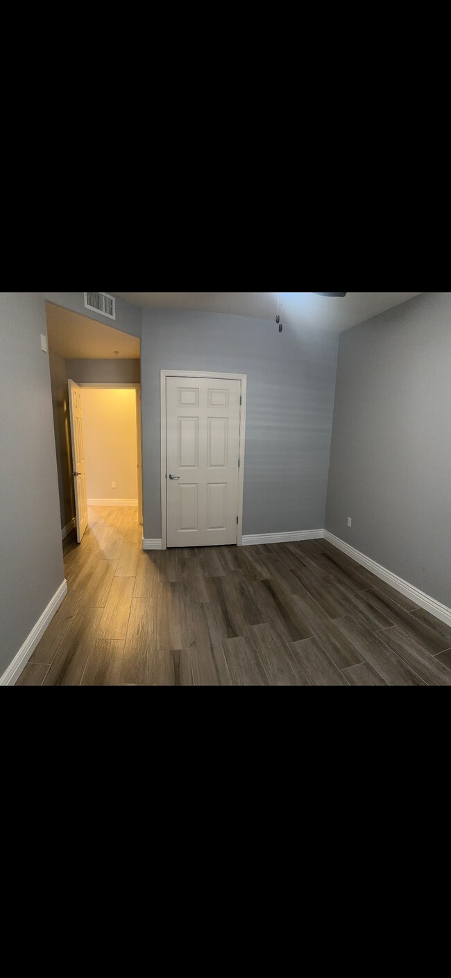 Building Photo - 5450 E Deer Valley Dr