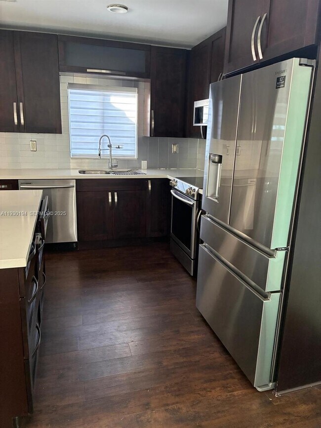 Building Photo - 1757 SW 24th Ter