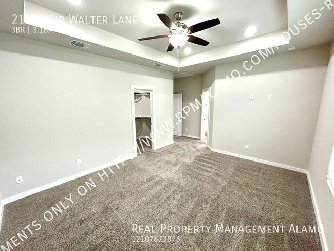 Building Photo - AVAILABLE NOW! Tri-Level 3 Bedroom / 3.5 B...