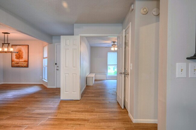 Building Photo - 15 White Bark Pl