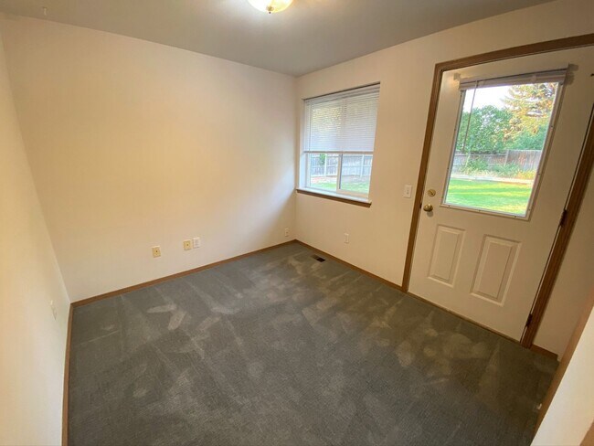 Building Photo - 3 Bed on Cul-de-sac with Great Backyard an...