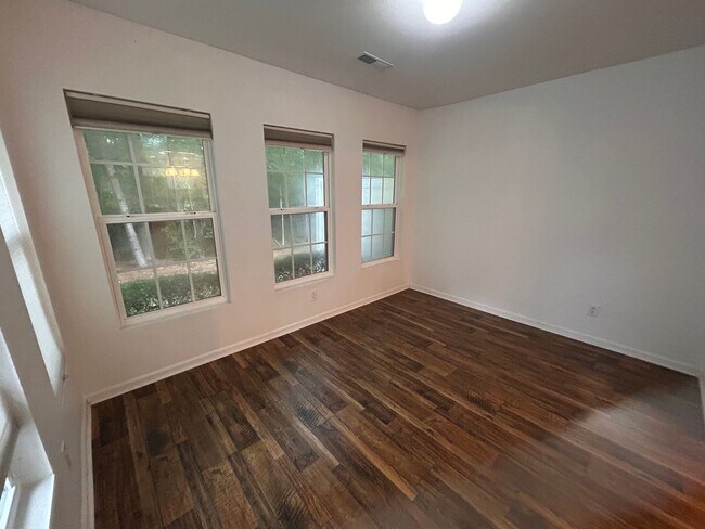 Building Photo - Amazing 3BR Townhome in The Pines at Charleston Park!