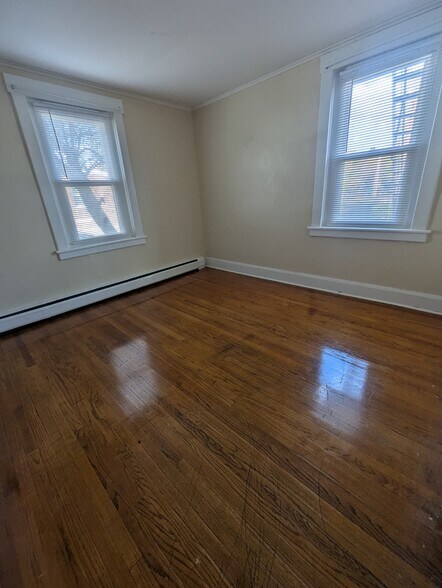 Building Photo - 69 Webb St