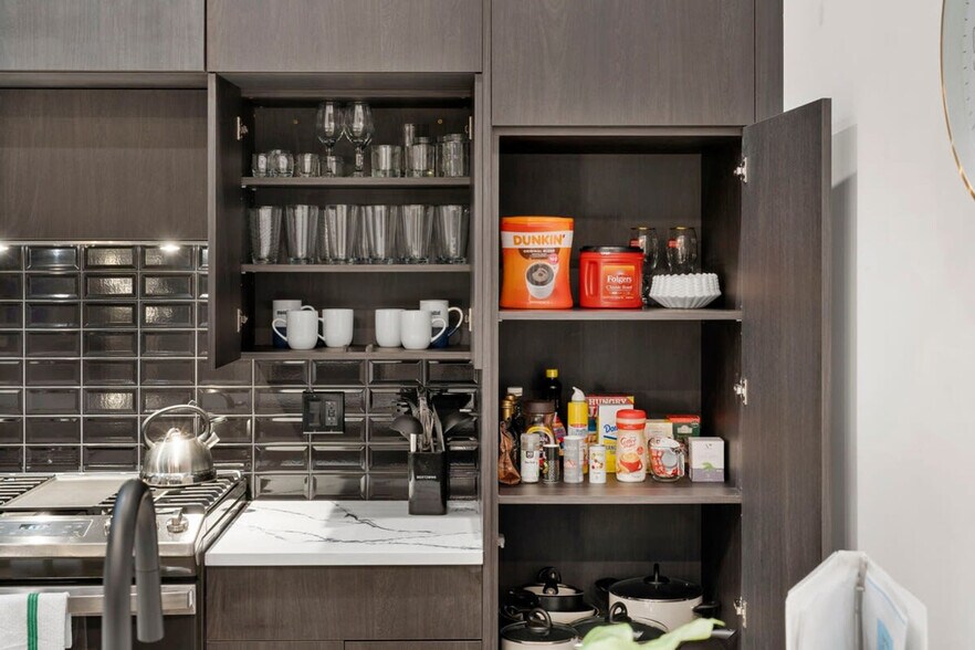 Building Photo - 318 W Grand Ave